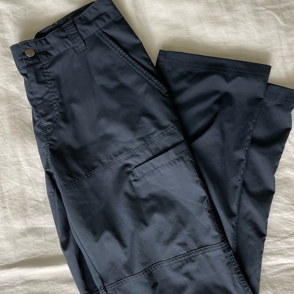Columbia Omni-shade sun protection pants, 32 W 30 L, navy blue.